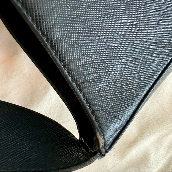 SALVATORE FERRAGAMO (100% Authentic) - Saffiano Leather Chain-Link Shoulder Bag - Picture 11 of 16